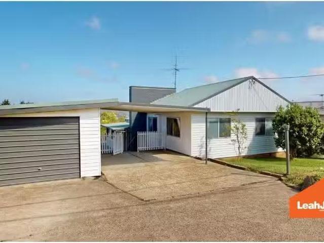 17 Davis Street, Speers Point House for rent Listed by Leasin.