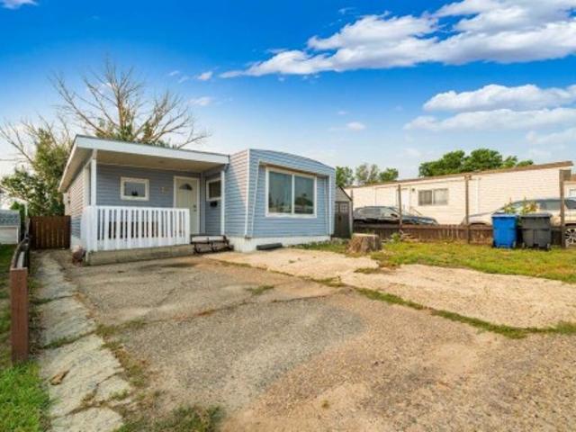17 De Havilland Boulevard Sw, Medicine Hat, AB, T1A 7Y6 house for sale | Listing ID A2332 | Royal LePage