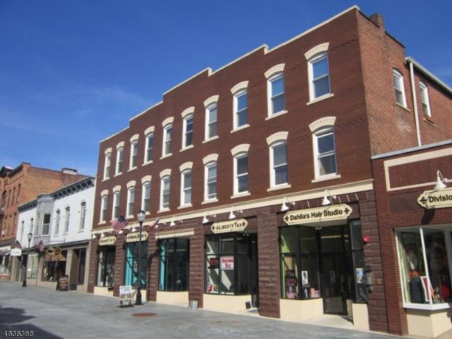 17 Division St, 2 beds, 1 full bath