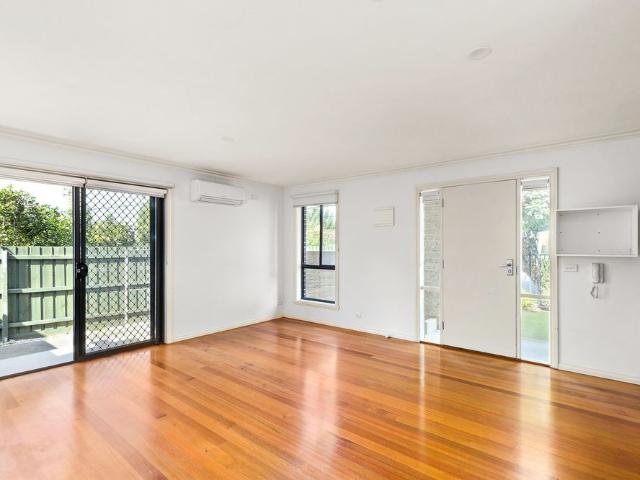 1/7 Dunolly Crescent, Reservoir VIC 3073