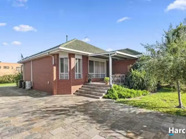 17 Elizabeth St, BULLEEN, VIC 3105 House for Rent