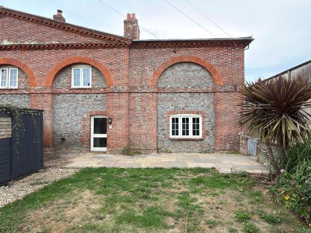 17 Farm Cottages, Itchenor Park, Itchenor, Chichester, West Sussex PO20, 3 bed end terrace house to rent, £1,395 pcm | PrimeLocation