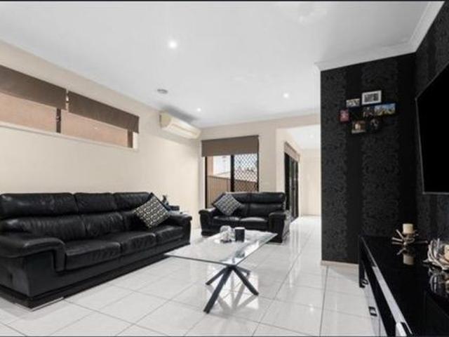 17 Furlong Street Craigieburn For Lease LOCATION!