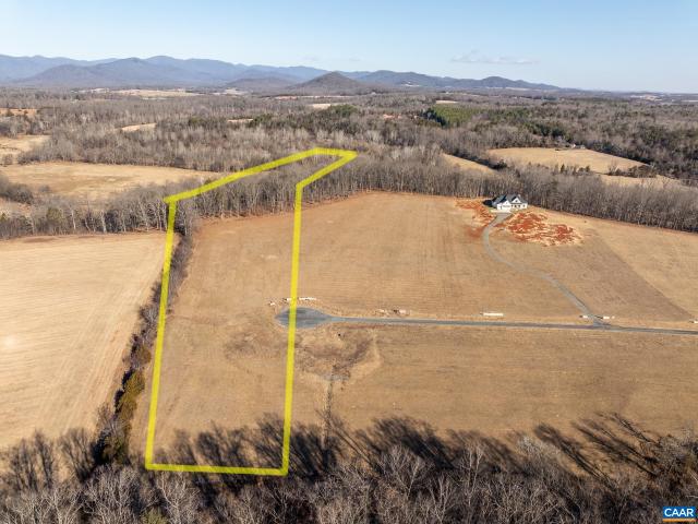 17 Grange Cmns Rdg, Unit 17, Gladstone, VA 24553 | MLS #672831