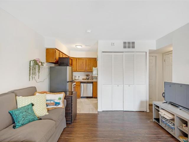 17 Gregory Lane, Unit A