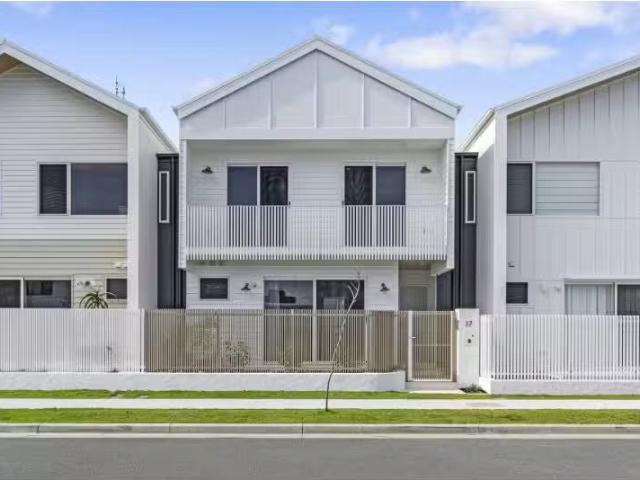 17 Habitat Drive, Casuarina House for rent Listed by Sandy Gr.