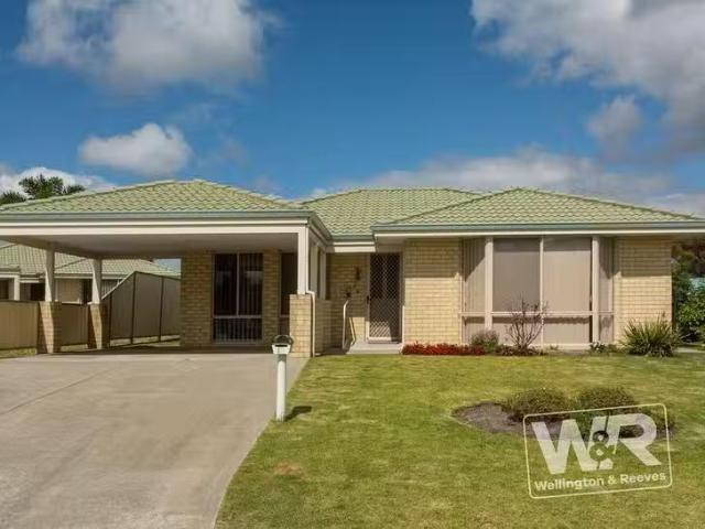 17 Hall Rise, Yakamia, WA 6330