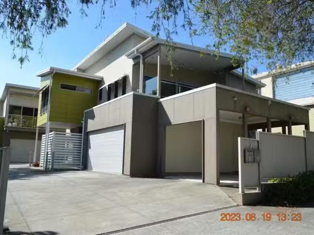 1/7 Harcourt Crescent, Southport, QLD 4215