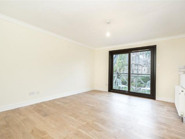 17 Hawthornbank Lane
