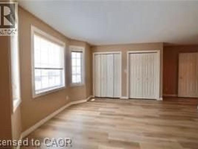 17 HAWKSWOOD Drive, Kitchener, Ontario, N2K4J6