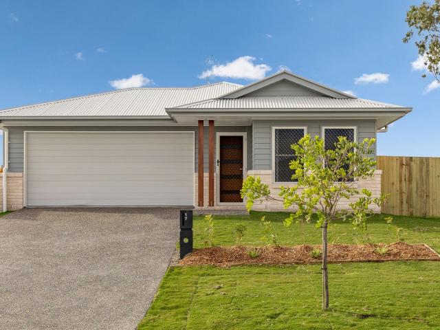 17 Helvig Circuit, PIALBA, QLD 4655