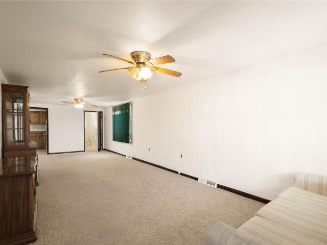 17 Hickory St