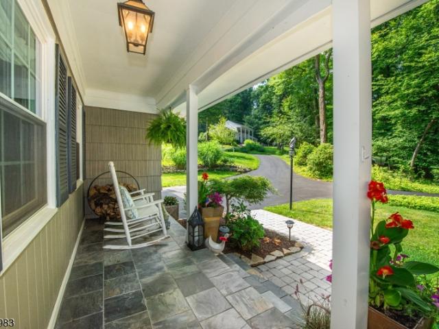 17 Hillcrest Dr