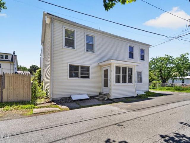 17 Hudson St, Waterford, NY 12188