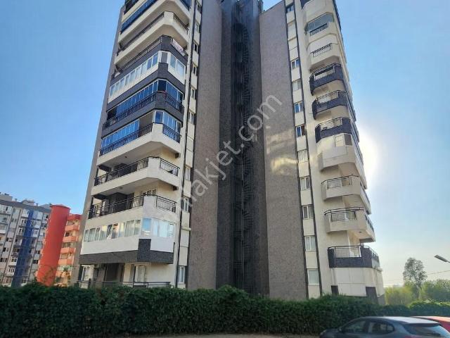17 İzmir 75. Yıl Mahallesi Bizim Tepe Sitesi 3+1 Satılık Daire