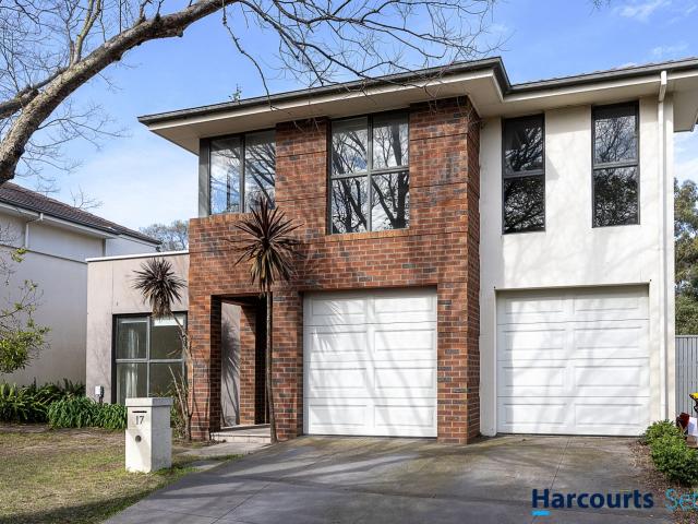 17 Inverness Place, HEATHERTON, VIC 3202