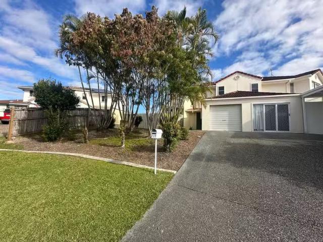 1/7 Joshua Close, ARUNDEL, QLD 4214 Townhouse for Rent