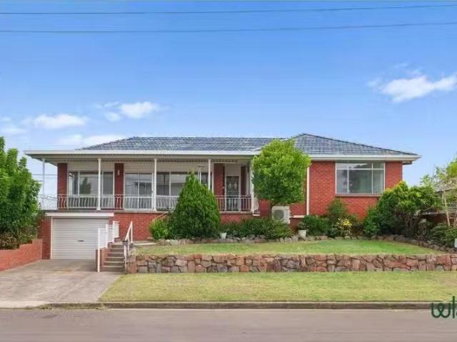 17 Kalora Crescent, Charlestown House for rent Listed by Rex.