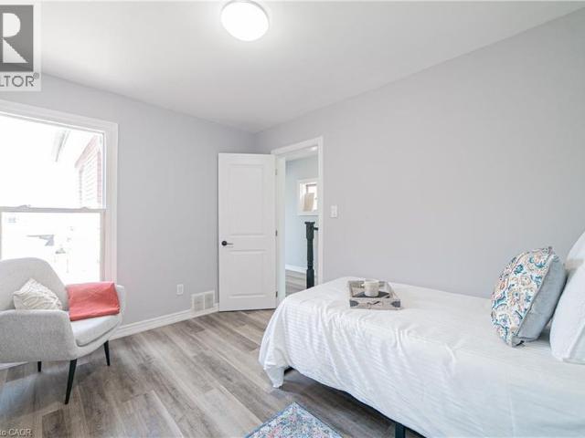 17 KINRADE Avenue, Hamilton, Ontario, L8L6L5