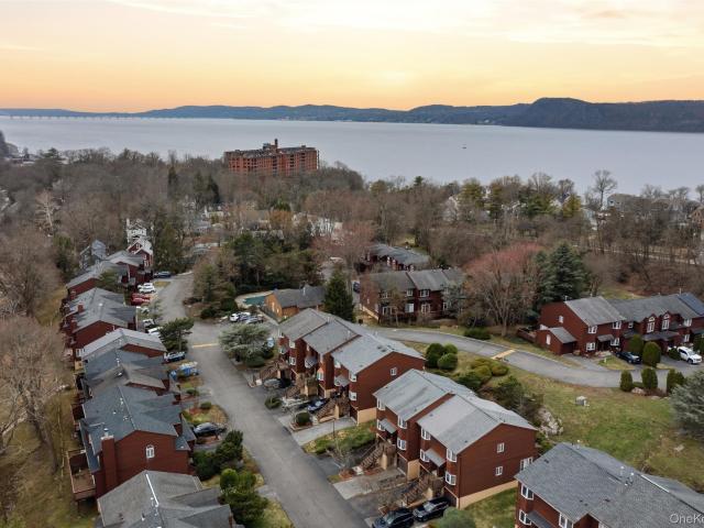 17 Knoll View