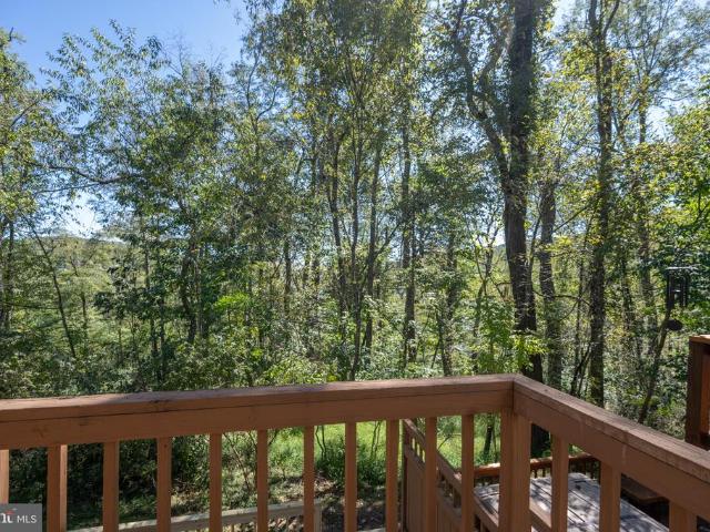 17 Lakeview Court