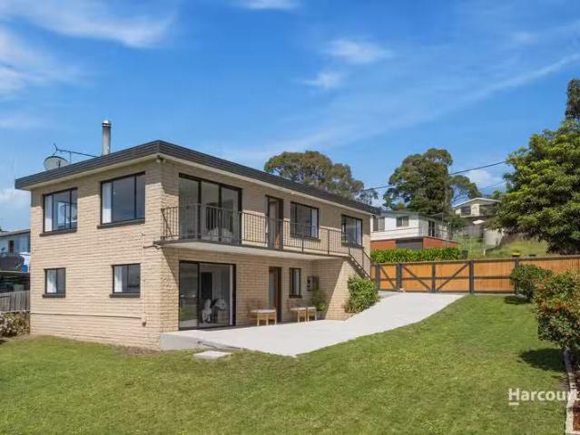 17 Little Falcon Street, PRIMROSE SANDS, TAS 7173 House for.