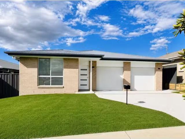17 Livistona Drive, LOCHINVAR House for rent Listed by Tom Cr.