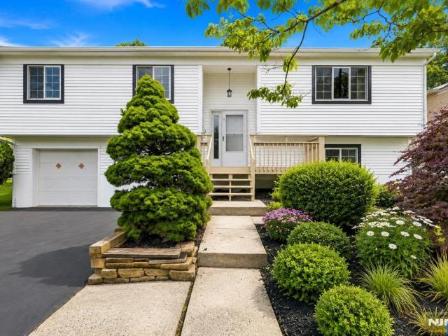 17 Lunn Avenue