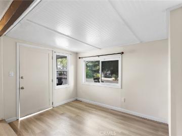 17 Mayflower Ave