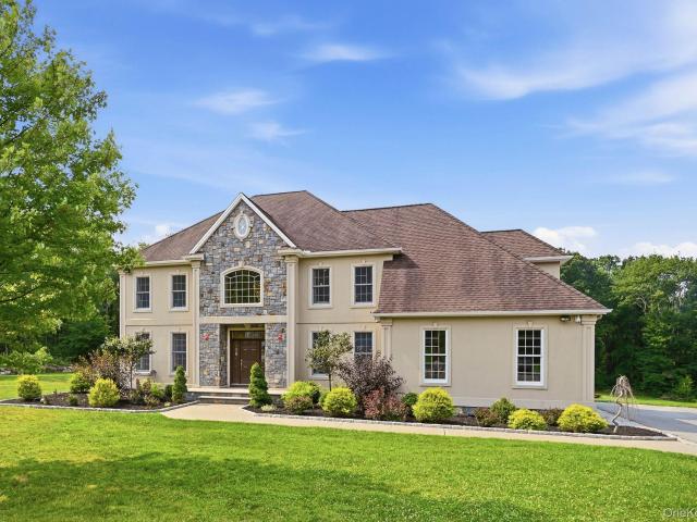 17 Meadow Crest Drive