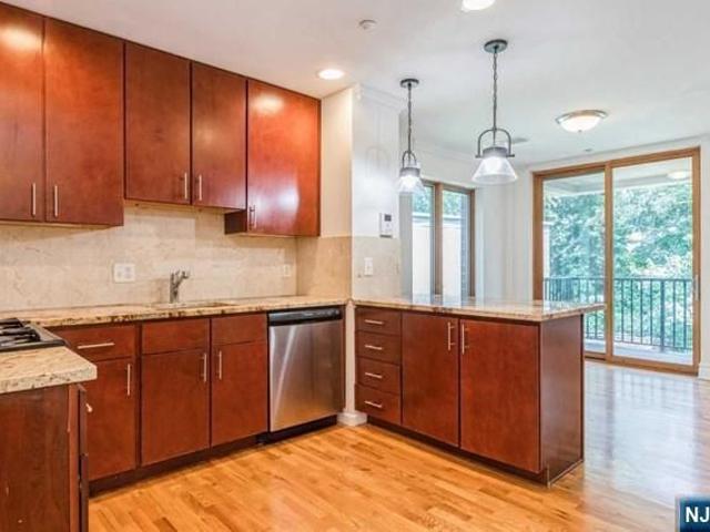 17 Meadow Road 310, Rutherford, US, NJ