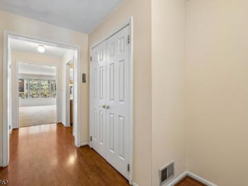 17 Mews Ln