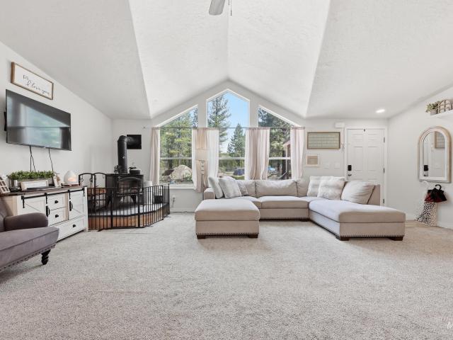 17 Mountain Meadow Rd