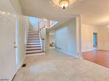17 Mullen Ln