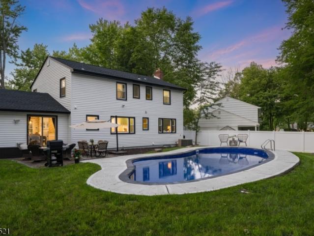 17 New England Dr
