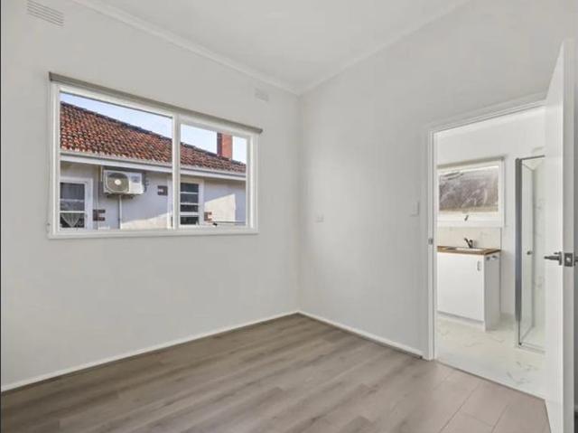17 Nicholson Street, Bentleigh VIC 3204 5 Bed,1 Bath,4 Car