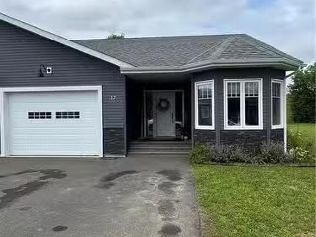 17 Nightingale Crt, Florenceville Bristol, NB, E7L 0C6 house.