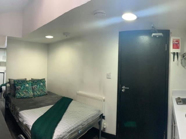 17 North Rd, studio 2 OPPOSITE UNIVERSITY