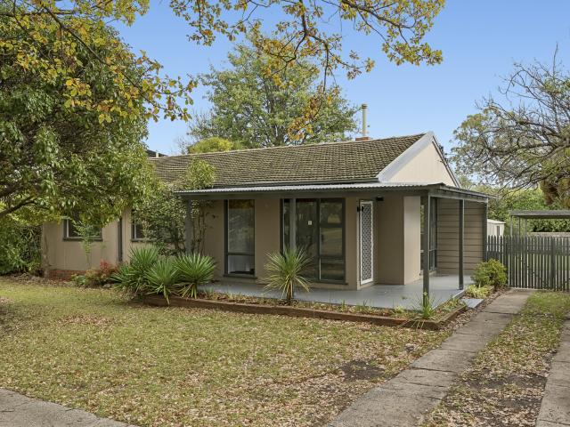 17 officer crescent ainslie act house for rent lj hooker