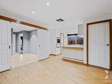 17 Paul Court, Melbourne
