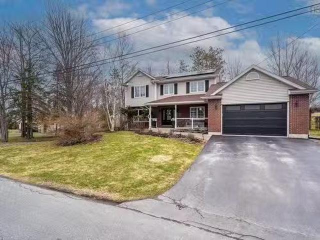 17 Pineview Crescent, Stellarton, NS, B0K 1S0 house for sale.