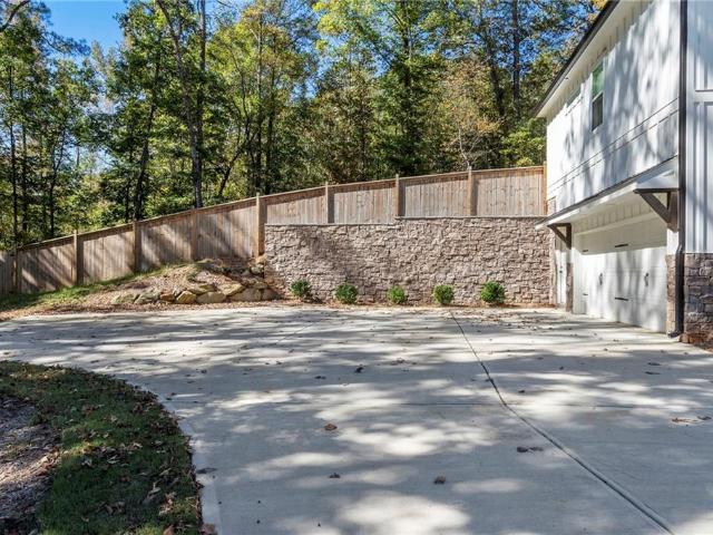 17 Pinoak Trail SE