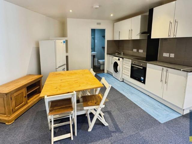 17 Princes Street, Ipswich IP1, 1 bed flat to rent, £875 pcm | PrimeLocation