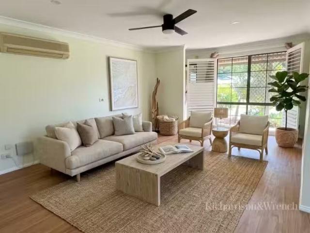 1/7 Robson Close, Point Clare Townhouse for rent Listed by Ch.