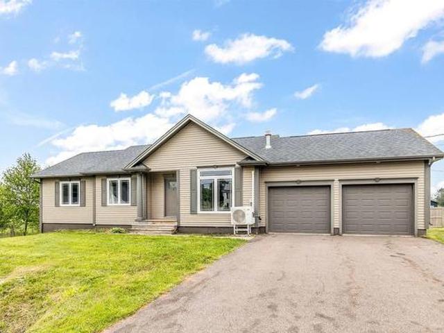 17 Royalty Road, Charlottetown, PE, C1E 3E7 house for sale | Listing ID 202618 | Royal LePage