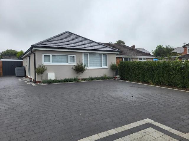 17 Ryecroft 3 bed bungalow to rent £1,300 pcm £300 pw