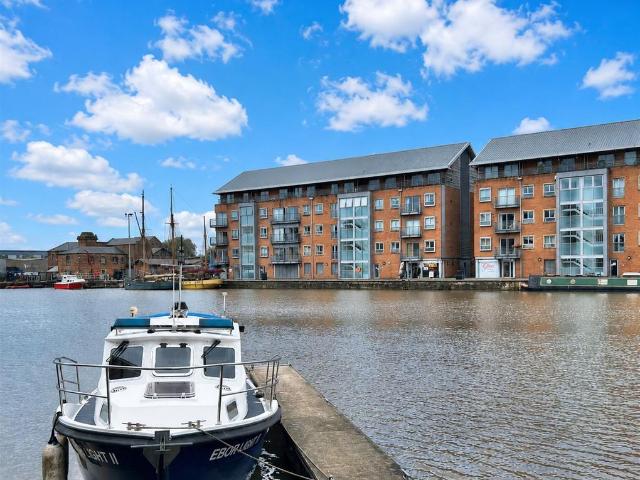 17 Severn Road, The Docks, Gloucester GL1, 2 bed flat to rent, £1,250 pcm | PrimeLocation