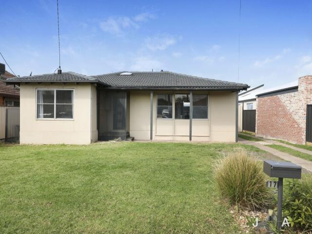 17 Snowden Street, Laverton | Jas Stephens
