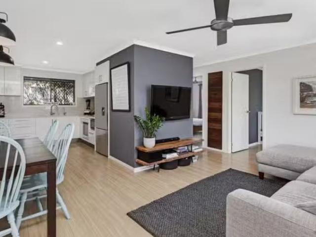 1/7 Snipe Street, Miami, QLD 4220 Duplex / Semi Detached f.