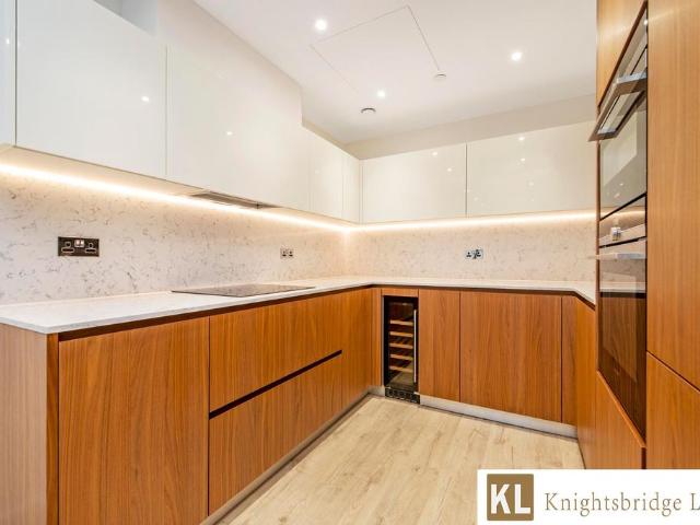 17 Stable Walk, London E1 2 bed apartment to rent £4,000 pcm £923 pw